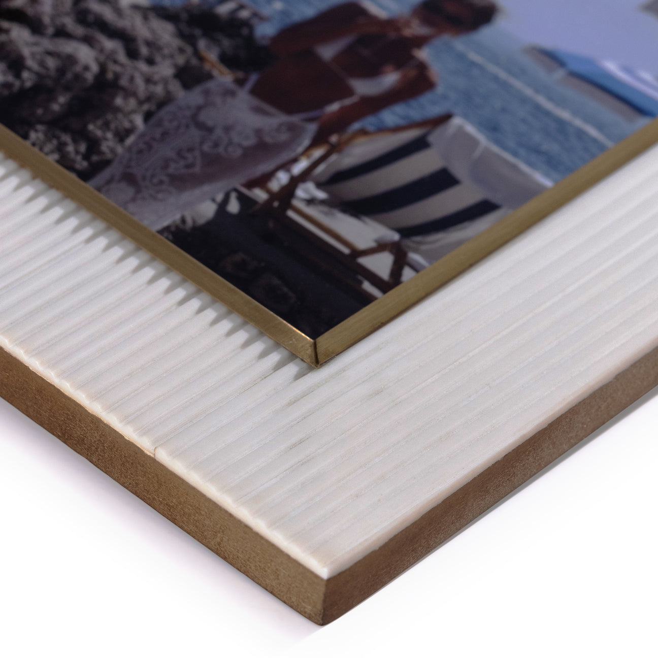Ribbed White Resin Photo Frame with Brass Inside Border - Image 3